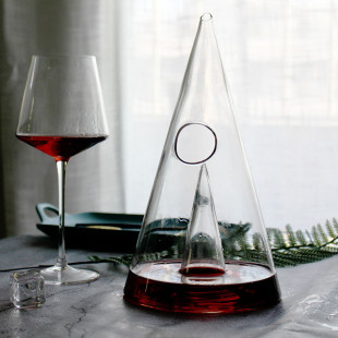 Ins Small Waist Pyramid Wine Decanter Home Glass Waterfall Wine Dispenser Nordic Style
