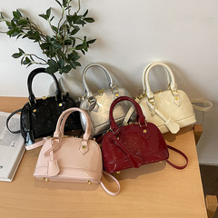 Women's handbagエンボス加工バッグ女性2025新作漆皮亮面女性斜め掛け手提げ貝殻カバン