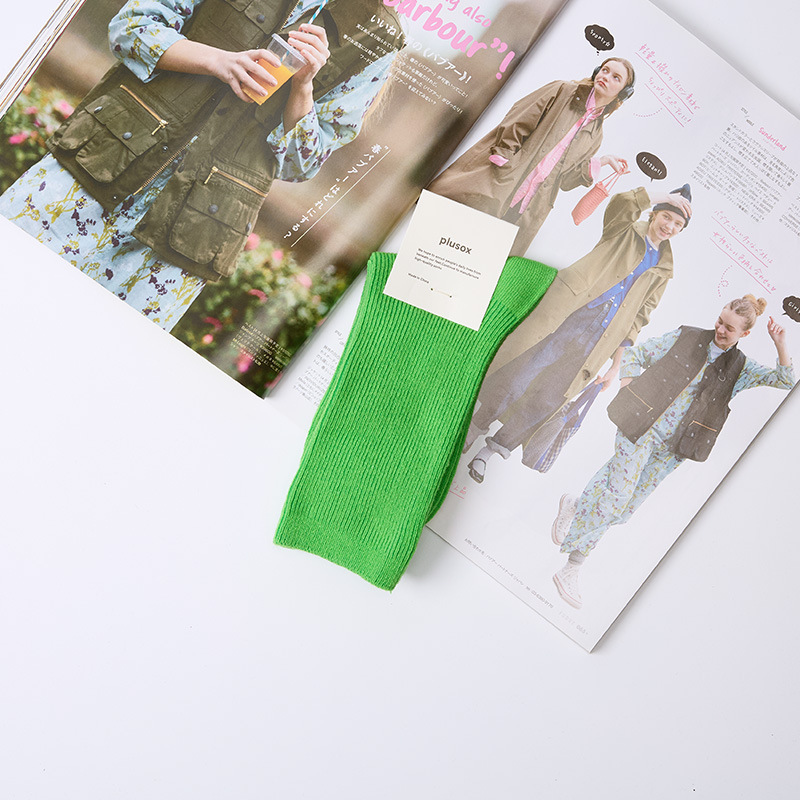 Venta al por mayor calcetines de pila de mujer nueva japonesa otoño color sólido calcetines de algodón de longitud media calcetines de color caramelo de aguja doble de mujer