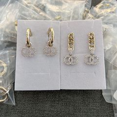 Xiaoxiang スタッドピアス新しいスタイルの精密なダブル C 気質セレブスタイルの小さな香りの軽い高級女性のイヤリング女性のエレガント