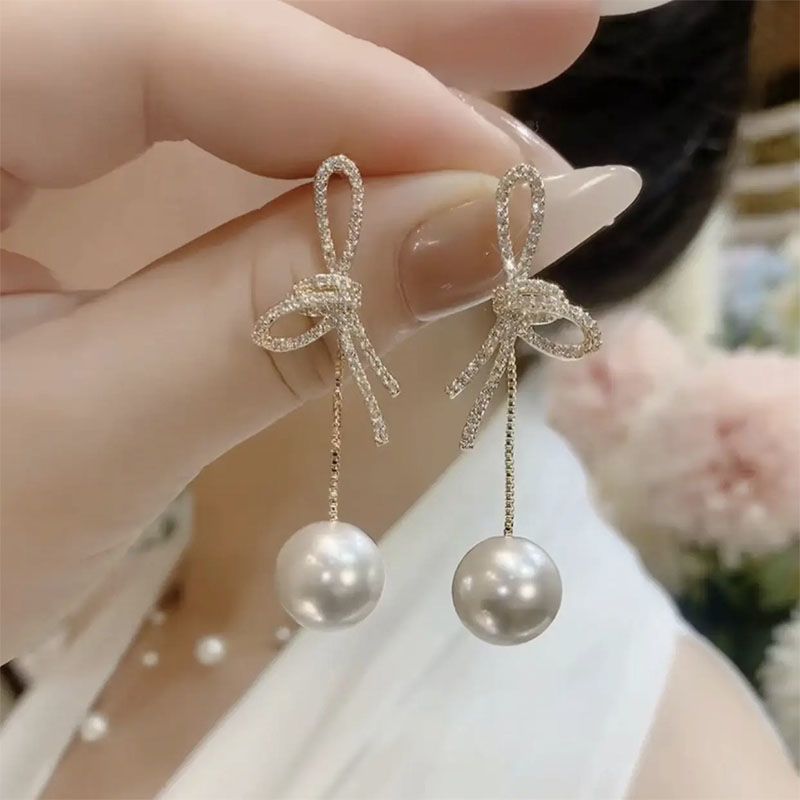 Bow Pearl Earrings Image 5