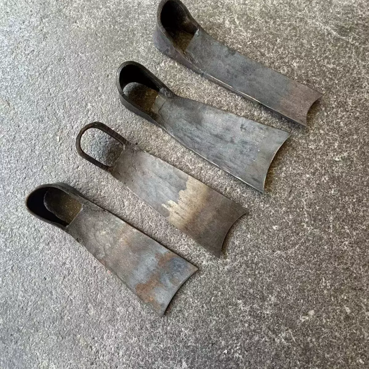 锄头农用板锄手工锻打锄草挖笋锄两用加厚除草工具锄头