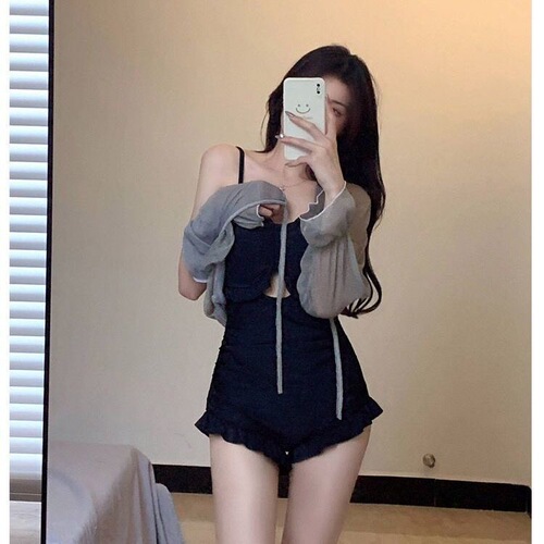 Fashionable slim-fit figure-flattering tummy-covering swimsuit for women, high-value halter one-piece swimsuit, modest thermal spring sports swimwear