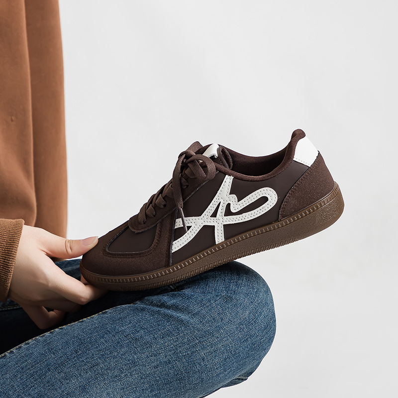 Pareja de zapatos de entrenamiento alemanes retro zapatos deportivos casuales de moda coreana zapatos blancos ligeros cómodos zapatos de mujer F8863