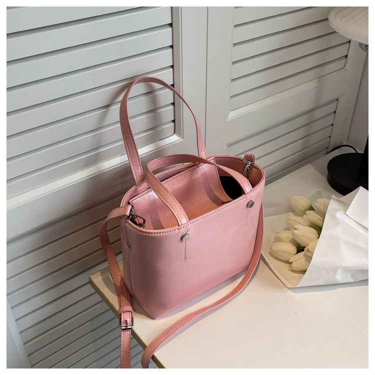 Femmes Faux Cuir Couleur Unie Mode Seau Fermeture Éclair Sac Bandoulière display picture 4