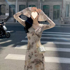 复古印花连衣裙中式女2025秋季新款修身春夏气质显瘦喇叭长裙女