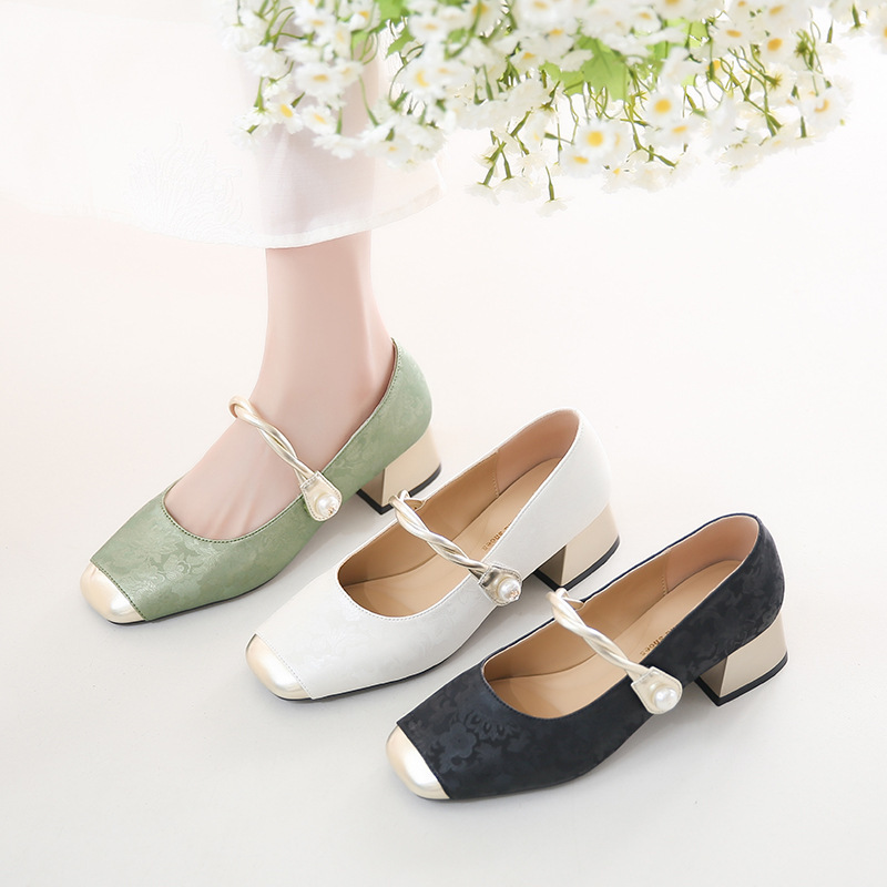 Flat Sole Shoes 2025 New Moral Training Couple Shoes Women's Spring White Shoes Fashion Versatile Casual Sports Shoes Women's Shoes