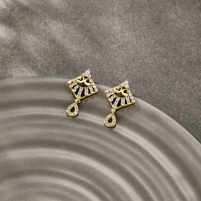 Xuping nueva aleación de moda galvanizada 14k color gemas artificiales nicho de diseño temperamento aretes geométricos aretes