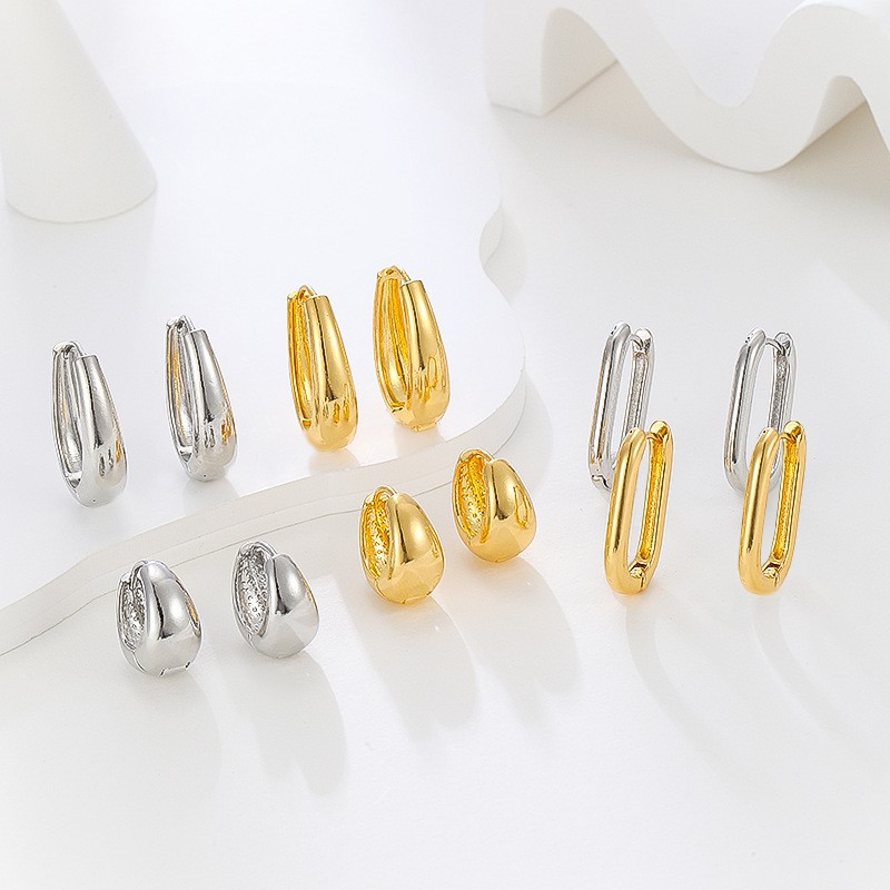 Pointed labret stud close-up product detail