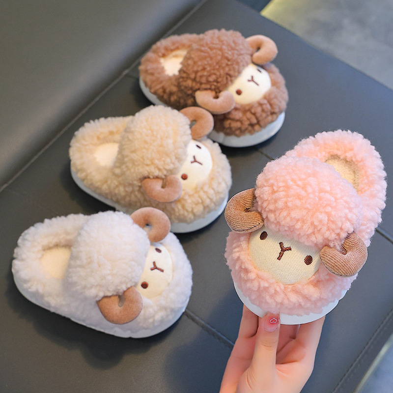 Fábrica al por mayor personalizada zapatillas de algodón para niños otoño y invierno niñas niñas lindas bolsas de bebés calientes antideslizantes zapatillas de algodón