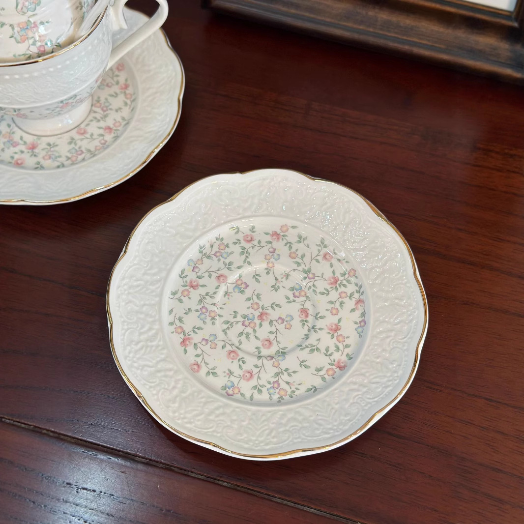 Taza de café en relieve británica ligera, transparente, elegante y fresca, taza de café de la tarde, taza de café, taza de restaurante premium