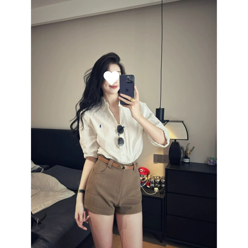 Американский комплект в стиле "старые деньги": свободная льняная рубашка с вышивкой пони + элегантные универсальные шорты с высокой талией, подчеркивающие фигуру