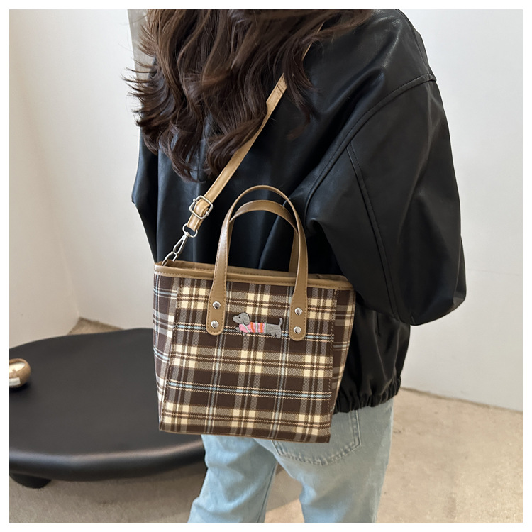 Cross-border personalized hand-carried fashionable and casual bucket bag for women, new autumn 2024 collection, contrasting color striped single-shoulder quality crossbody bag undefined