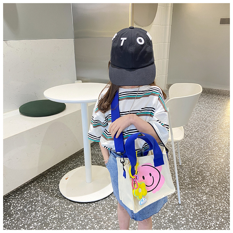 Kid's Small Canvas Smiley Face Cute Square Magnetic Buckle Crossbody Bag display picture 7