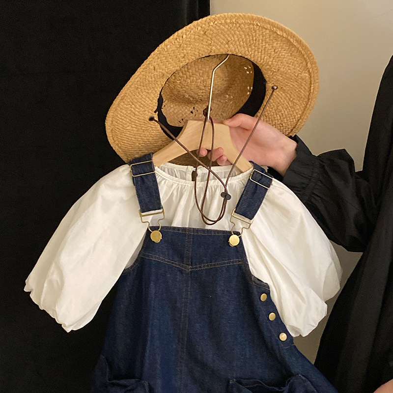 Vêtements pour enfants version coréenne, ensemble chemise à manches lanternes et jupe en denim avec bretelles et nœud, nouvelle collection printemps 2023 pour filles_voghion.com