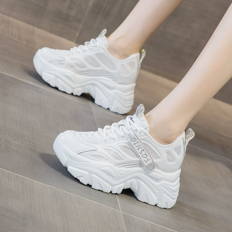 Летние женские повседневные туфли 2022 года, новая модель, сетчатые, дышащие, в корейском стиле, на танкетке, с увеличенной высотой, на толстой подошве, для студенток.