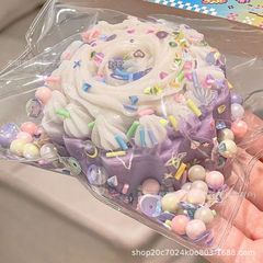 ぬいぐるみの猫の爪の小さいケーキは超柔らかいです。