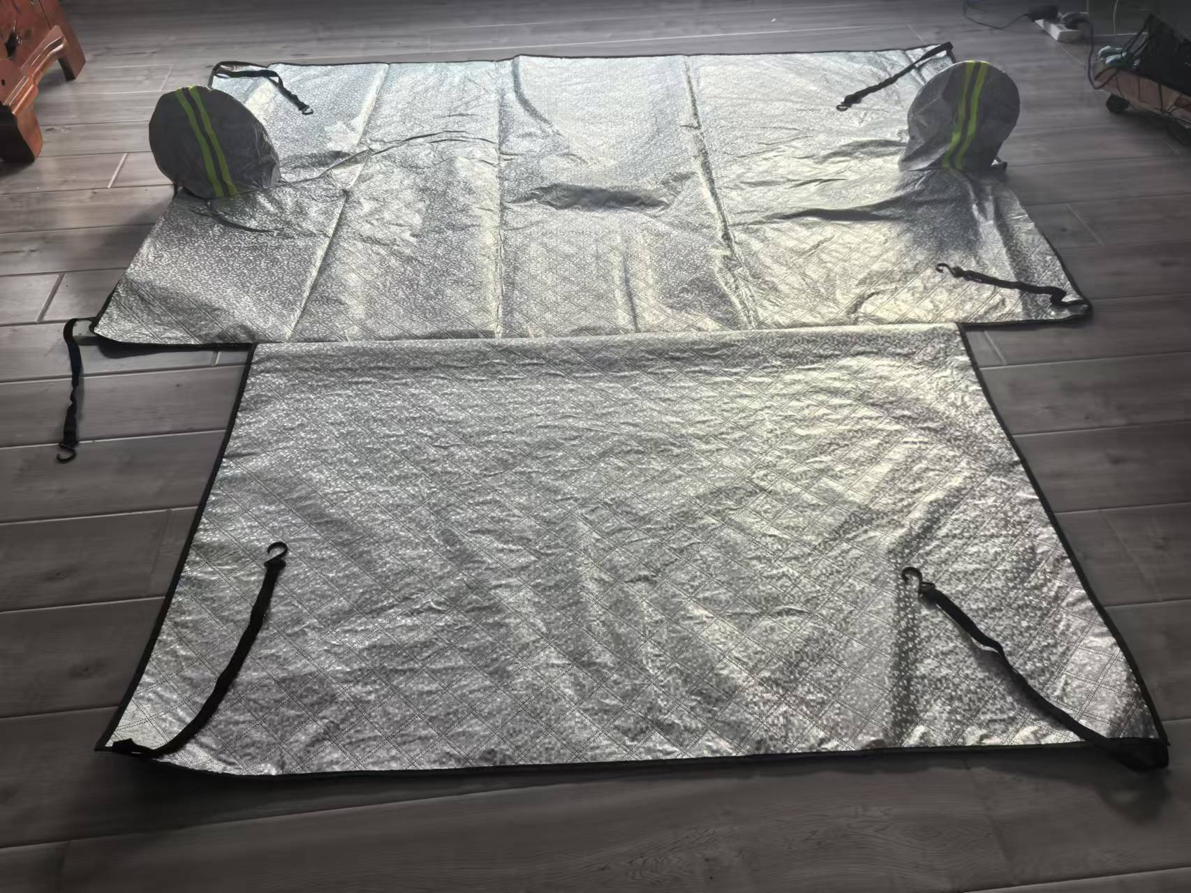 Thickened aluminum foil car windshield snow cover, sun protection and anti-freeze universal model with reflective strip mirror cover