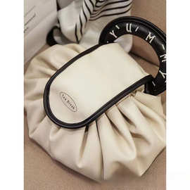 新款懒人化妆包女便携抽绳大容量防水化洗漱健身游泳旅行化妆袋