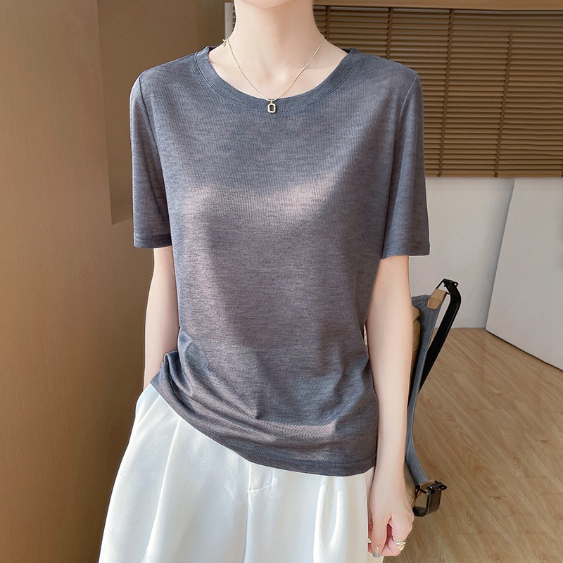 Summer short fashionable thin base body-friendly T-shirt with a…
