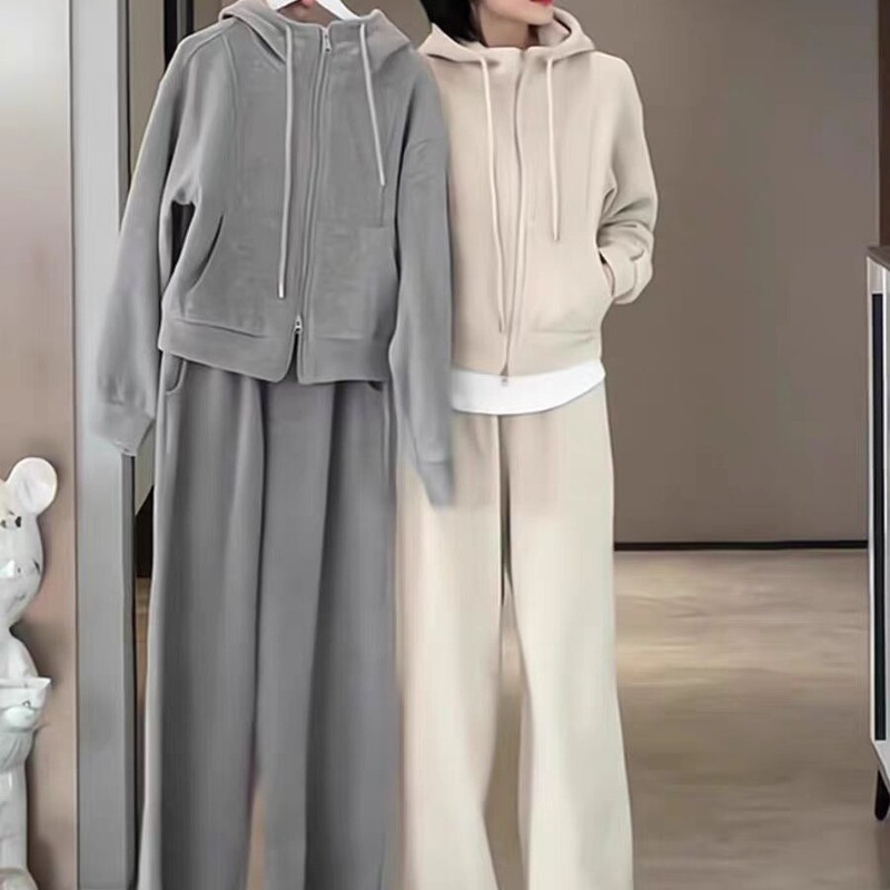 Trendy Fashion Sportswear Set for Women, Autumn and Winter Fleece Thickened Hooded Sweatshirt and Wide-Leg Pants Casual Two-Piece Running Set