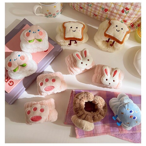 Cartoon children's waterproof bracelet for face washing