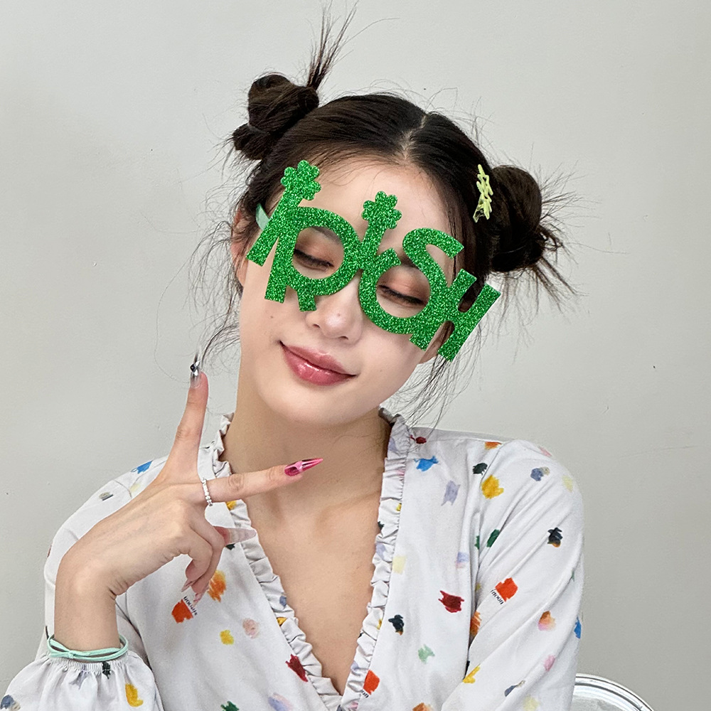 三叶草字母眼镜