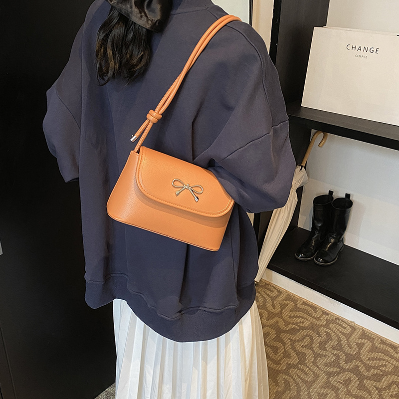 Bolso de brazo de nicho coreano para mujeres 2024 nuevo estilo de moda bolso de mano de palo de moda alta sensación multifunción mochila