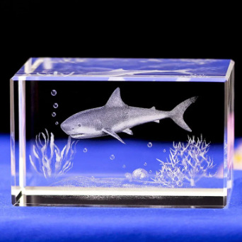 Pequeño puente 3D tallado interior adornos de cristal medusa delfín tortuga fénix dinosaurio y otros regalos conmemorativos del océano