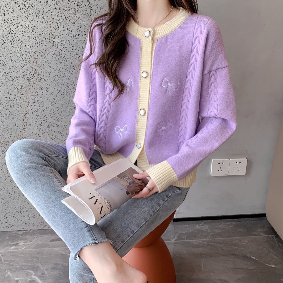 24 Dongpuyuan nuevo suéter de punto de moda coreano de cuello redondo de manga larga arco de color multi-botón