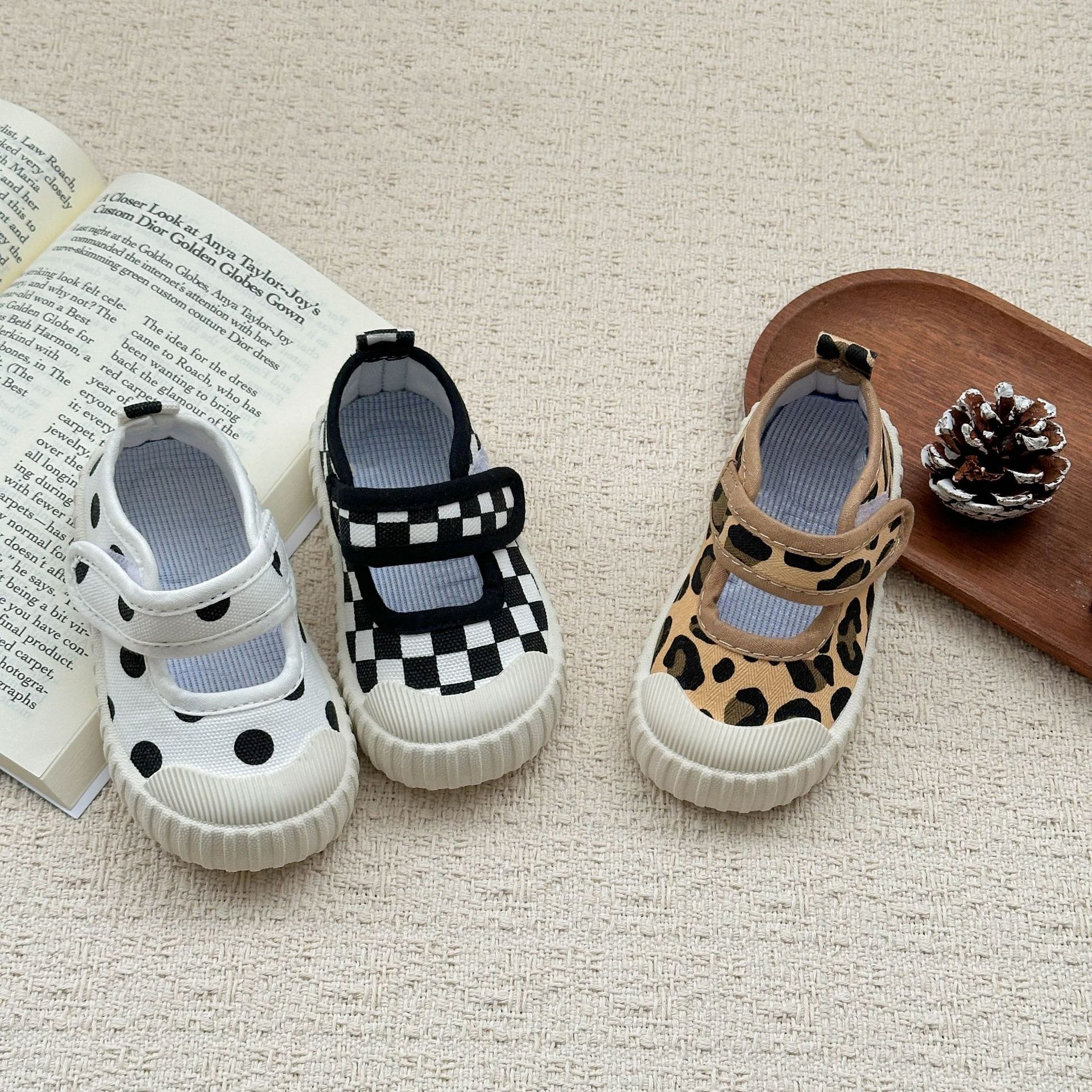 Zapatos de lienzo para bebés zapatos de jardín de infantes de primavera y otoño zapatos blancos zapatos de mujer para niños velcro