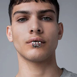 戒指;唇饰;鼻饰