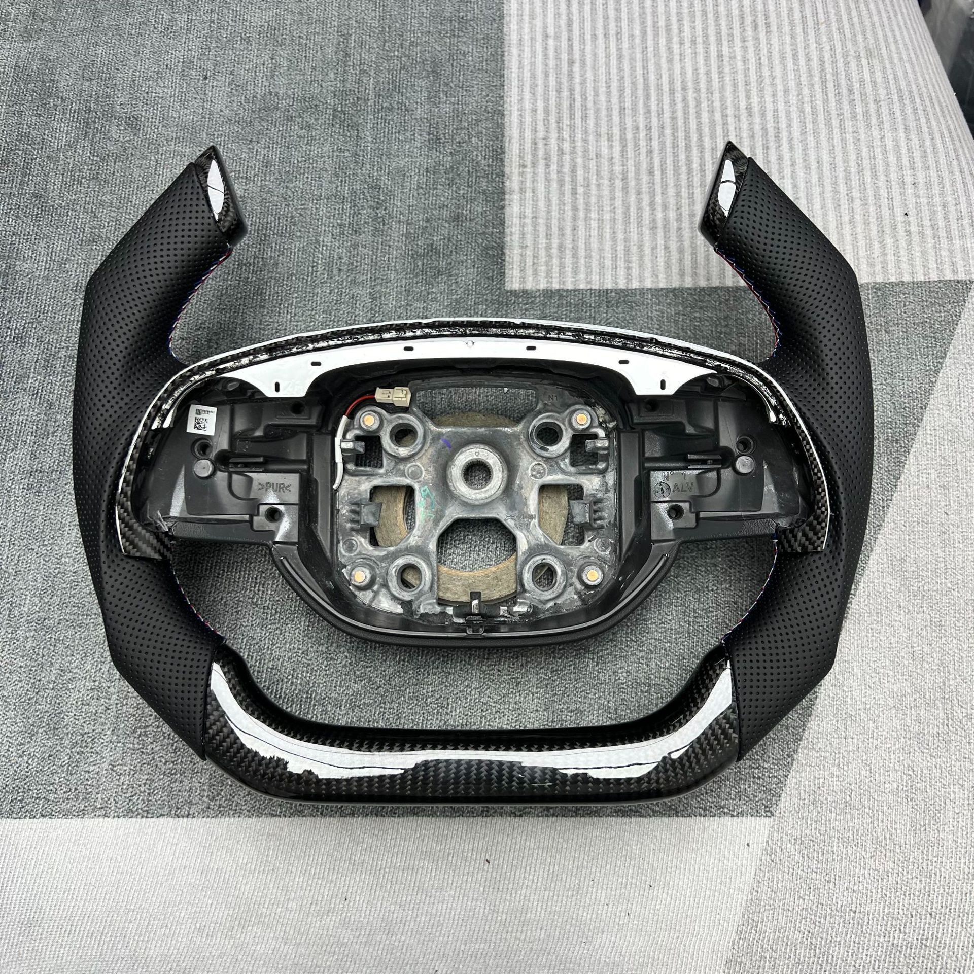 Car Carbon Fiber Steering Wheel Customization Is Suitable for Xpeng Car Interior Steering Wheel Assembly Upgrade and Modification Processing