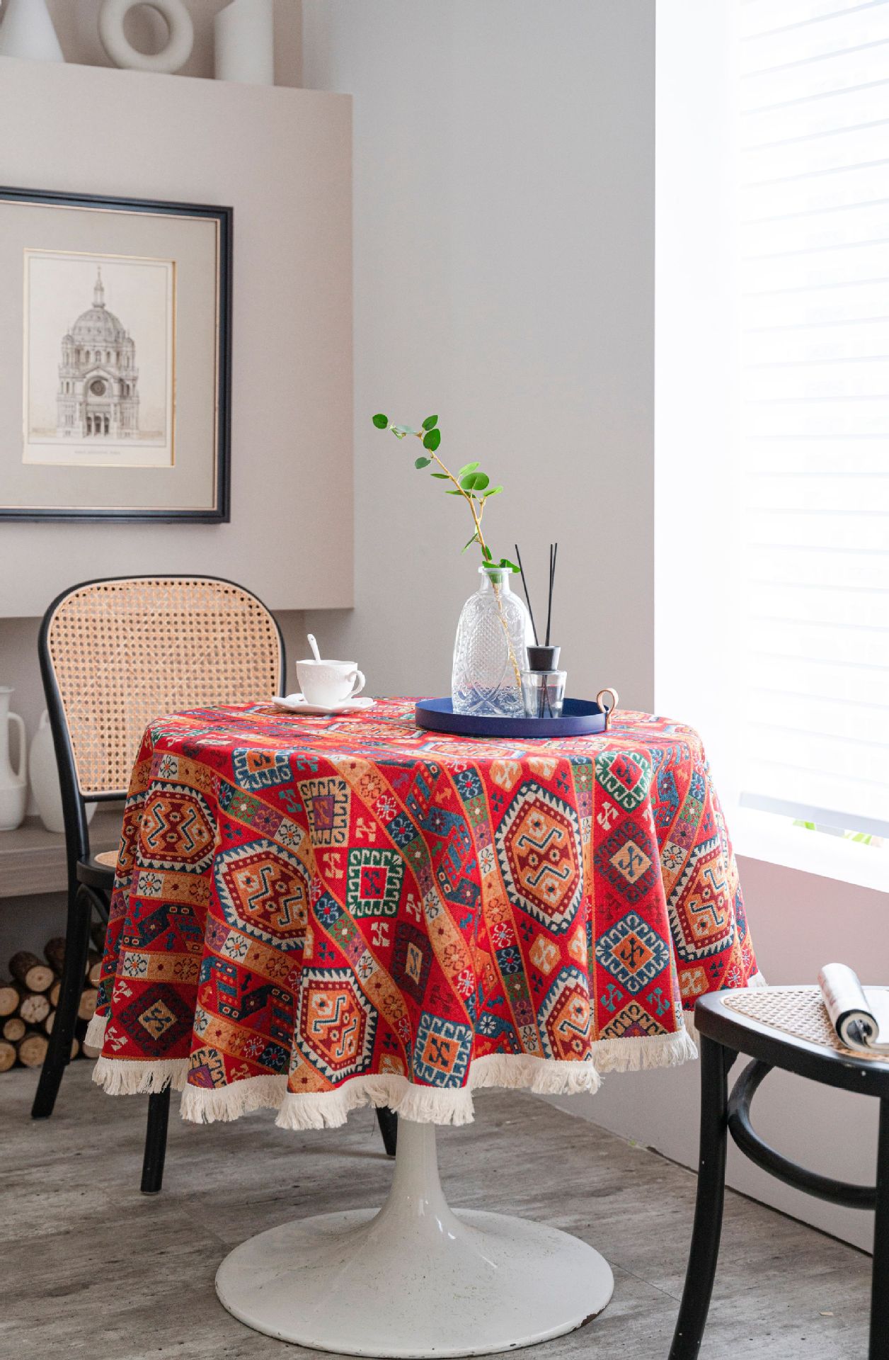 红色徽章+ 白须圆形