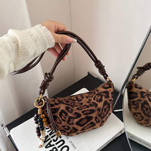 Retro fashionable shoulder bag, trend one-shoulder bag