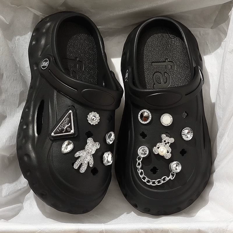 Женские летние милые мультяшные пещерные туфли носят 2023 новые девчушки с толстым дном