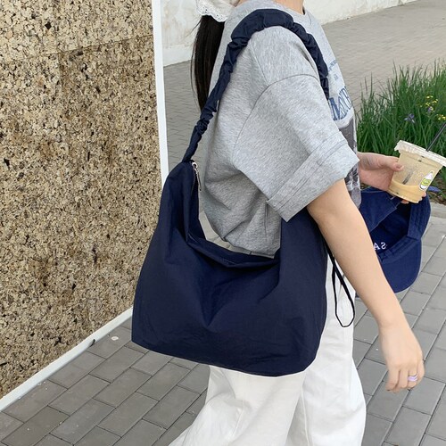Korean-style pleated drawstring cloud bag, new design large capacity lazy style single shoulder crossbody bag, niche commuting bag