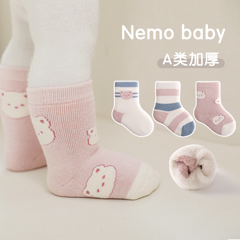 2022 Otoño e Invierno Nuevos calcetines de bebé recién nacidos engrosados Terry cálidos calcetines de bebé lindos de dibujos animados calcetines de algodón a media pierna