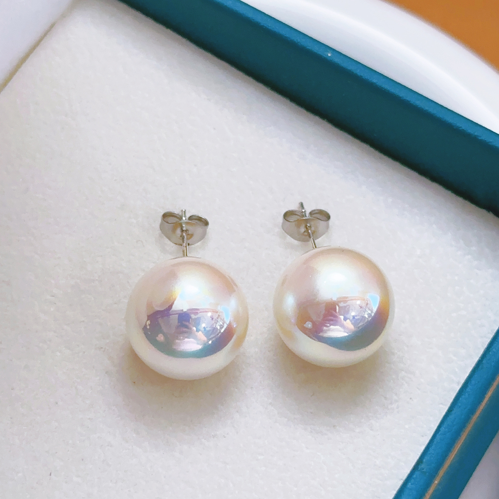Aurora artificial akoya pendientes de perlas de grado femenino femenino de alta gama todo fósforo nuevo estilo explosivo pendientes redondos de luz fuerte
