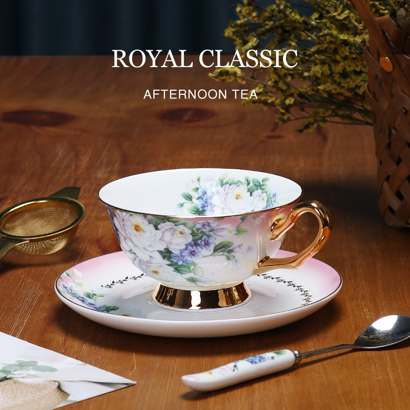 Estilo europeo elegante flor hueso China taza de café y platillo de alta gama oro británico tarde té conjunto luz lujo flor taza de té caja de regalo
