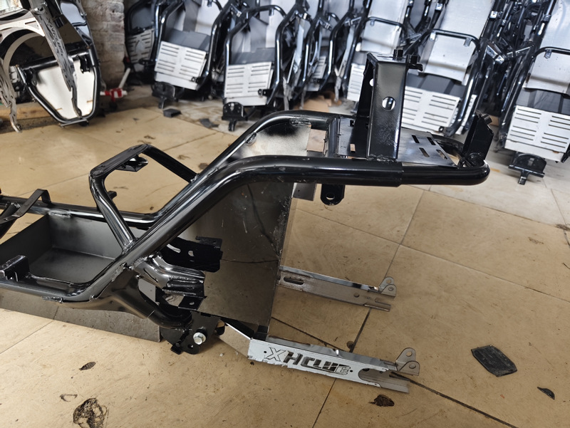 Electric motorcycle tortoise five little turtle king double extended frame to maximize the one-piece warehouse split warehouse with stainless steel flat fork in stock