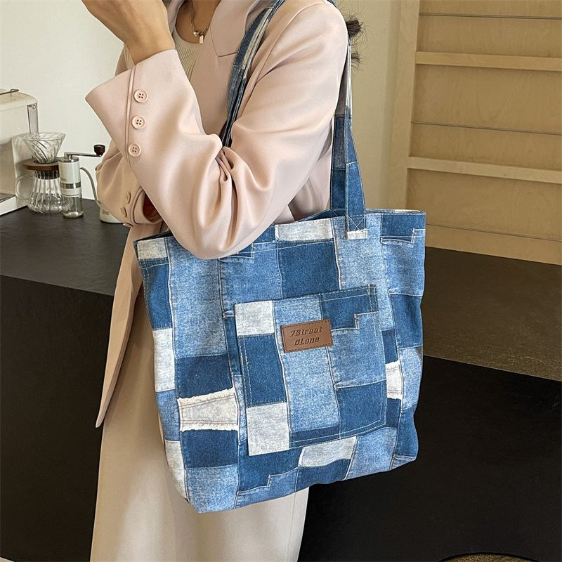 Bolso de mezclilla de gran capacidad para mujer 2024 nuevo bolso de hombro de color de contraste de moda bolso de viajero casual de todo fósforo de moda