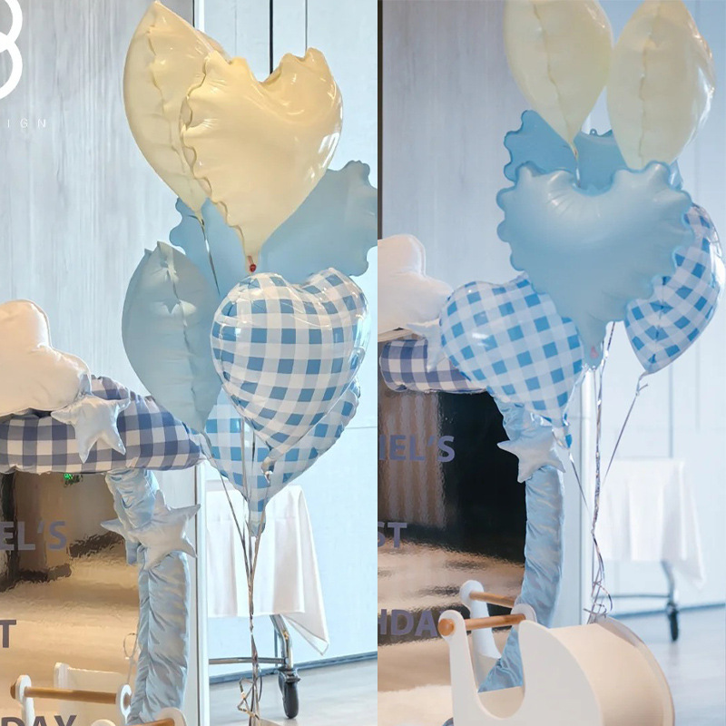 Bunte, gewellte, karierte, herzförmige Luftballons – Trendige Babygeburtstags-Partyartikel, Foto-Requisiten für draußen, Szenenaufbau_voghion.com