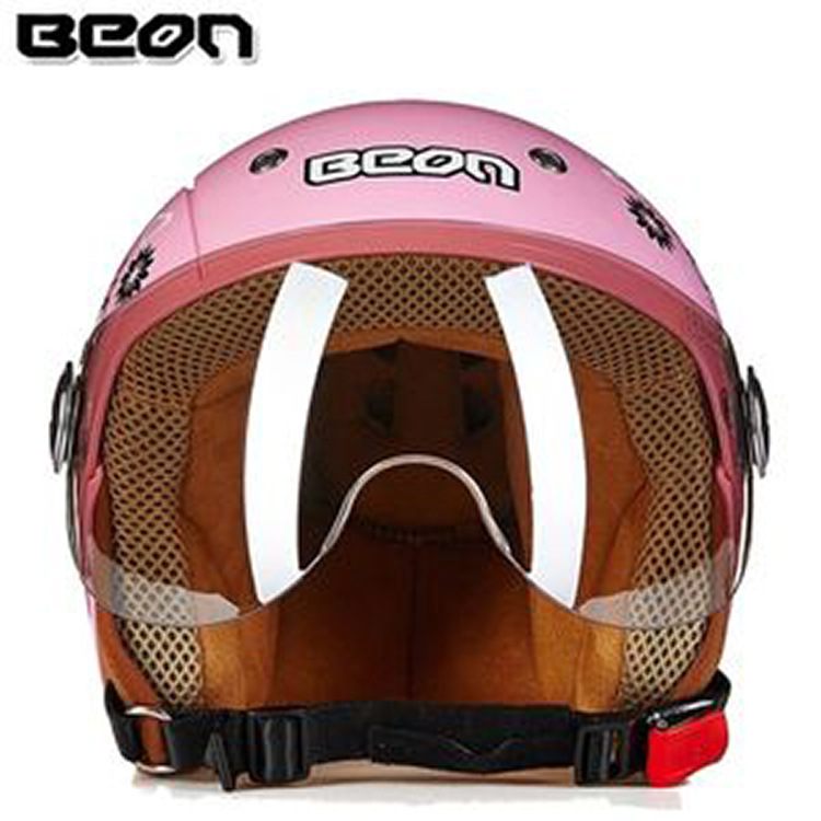 밝은 핑크 새끼 고양이