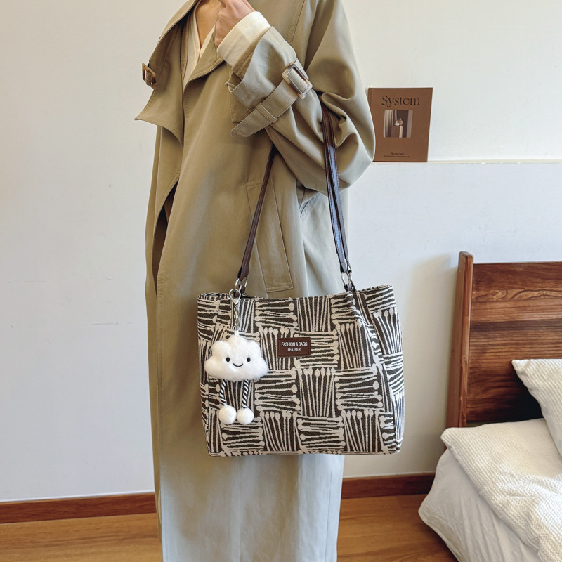 Bolsa multipropósito coreana de hombro de mujer, nicho de diseño de textura portátil, bolso de hombro de mujer, pequeño bolso fresco.