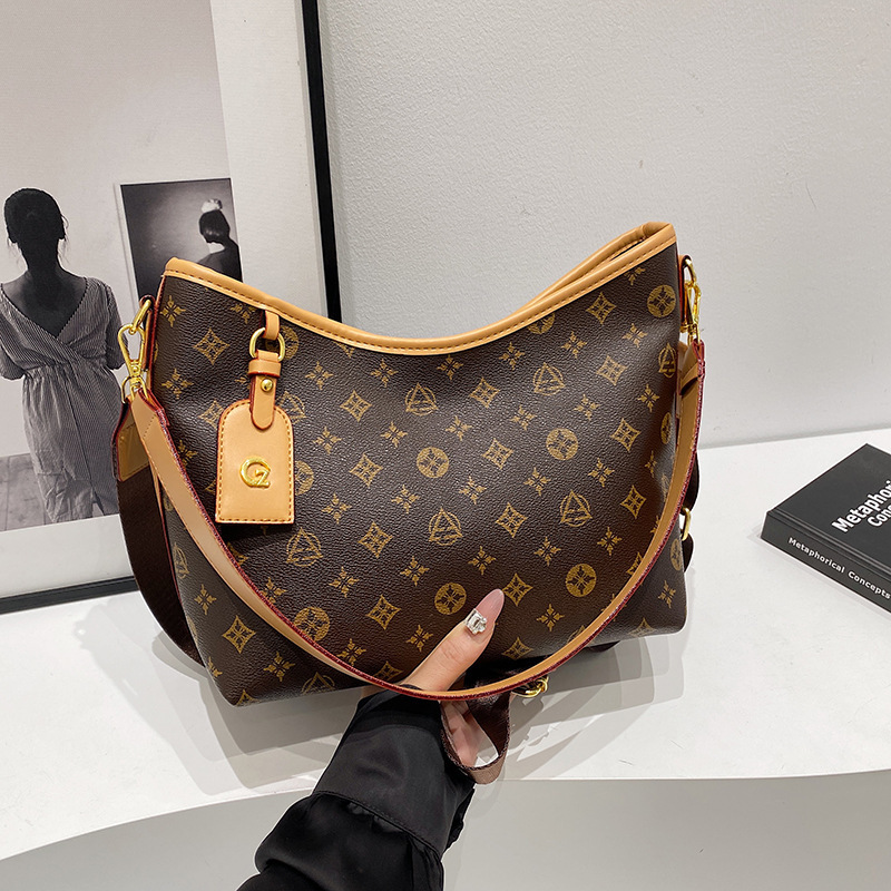 High-end Sense Large Capacity Bag Women's Practical Retro Underarm Classic Tote Bag Wide Shoulder Strap Single Shoulder Bag Crossbody Women's Bag