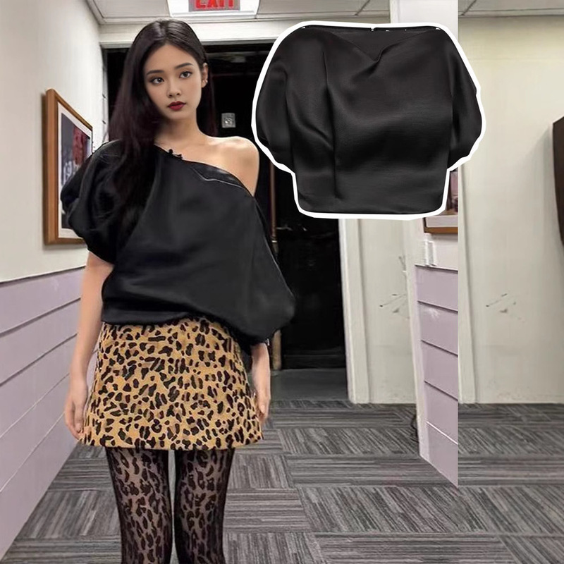 Jin Zhini jennie with black off-shoulder lantern sleeve shirt design sense of niche care summer shirt women