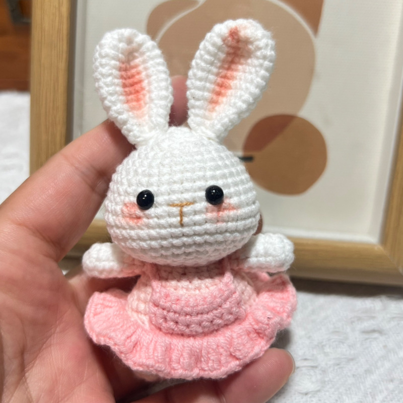 Lana tejida a mano terminada linda muñeca conejito colgante hilo de lana tejido exquisito colgante llavero creativo
