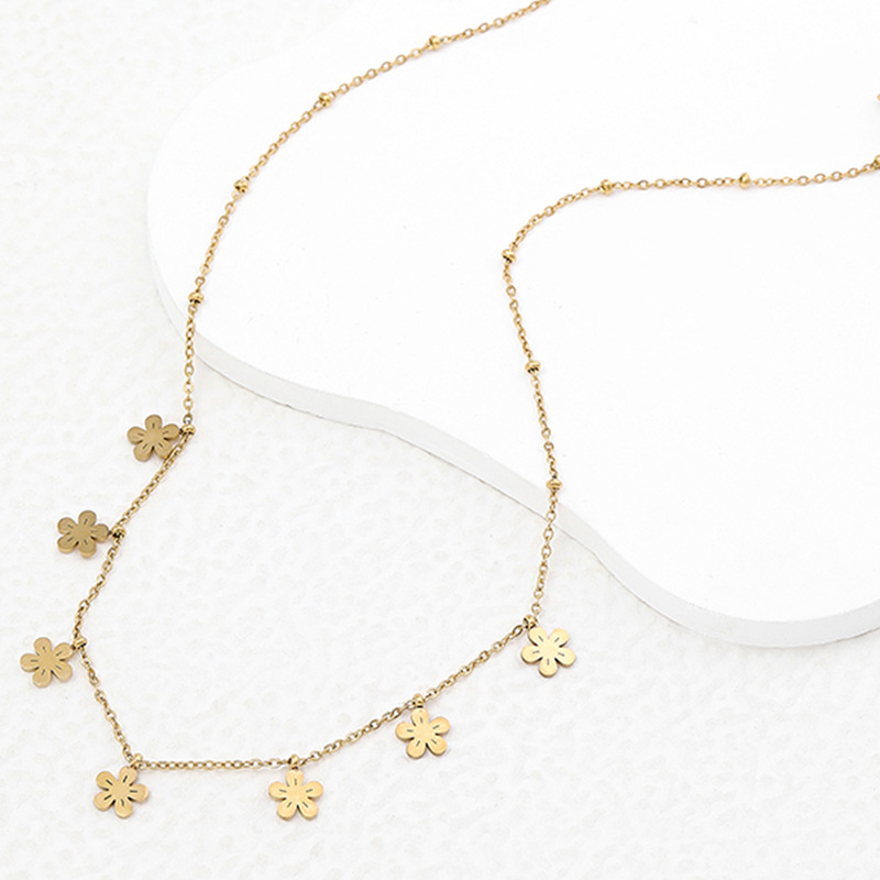 Accessoires de coupe de bijoux exquis en acier inoxydable de style coréen, croix de fleur en forme de 8, collier en acier titane doré pour_voghion.com