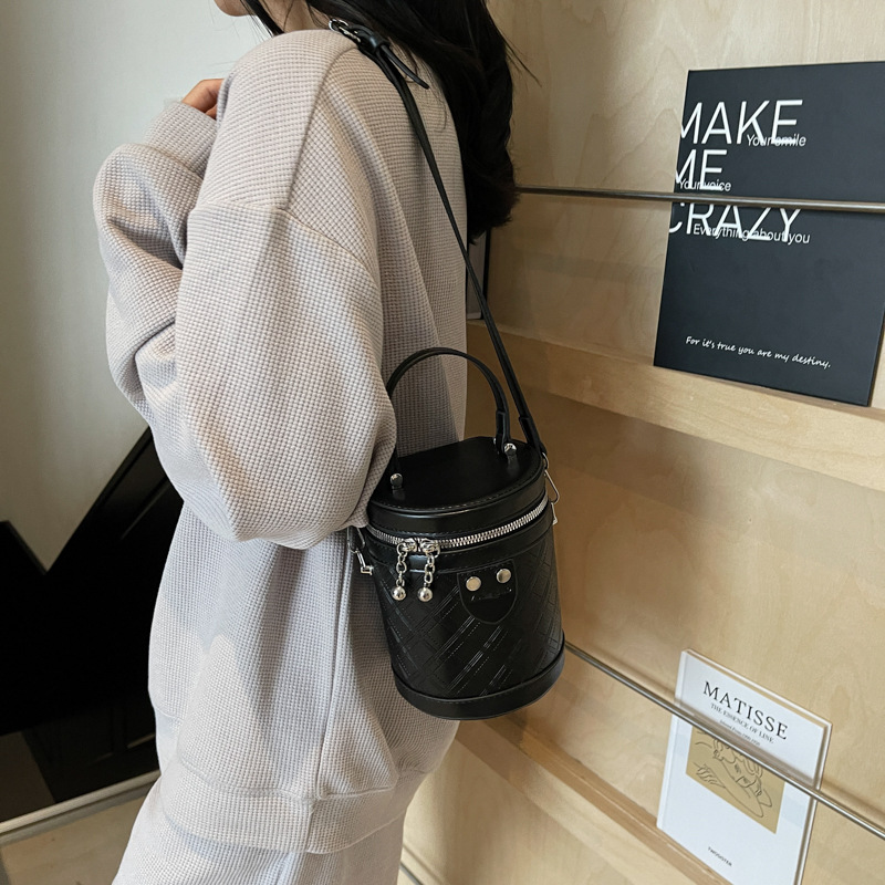 Bolso transfronterizo para mujeres 2025 nuevo bolso de mano de alto nivel nicho bolso de cubo exquisito bolso de hombro bolso de moda